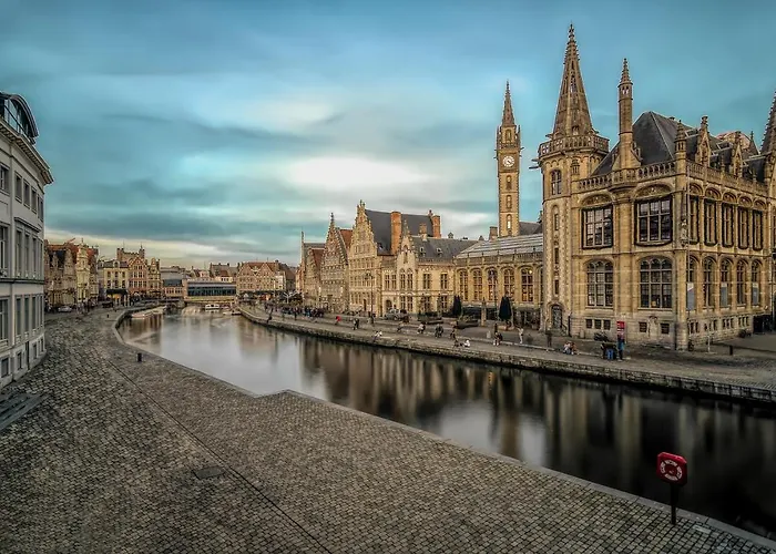 Burgstraat 17 In Exclusive Patrician House In Medieval Gante