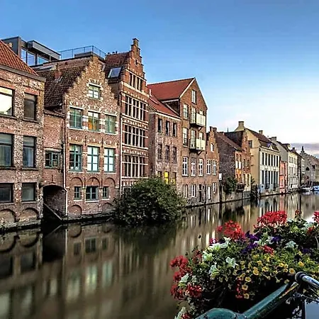 Burgstraat 17 In Exclusive Patrician House In Medieval Gent